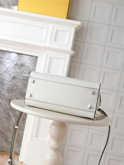 フェンディバッグ着用イメージ